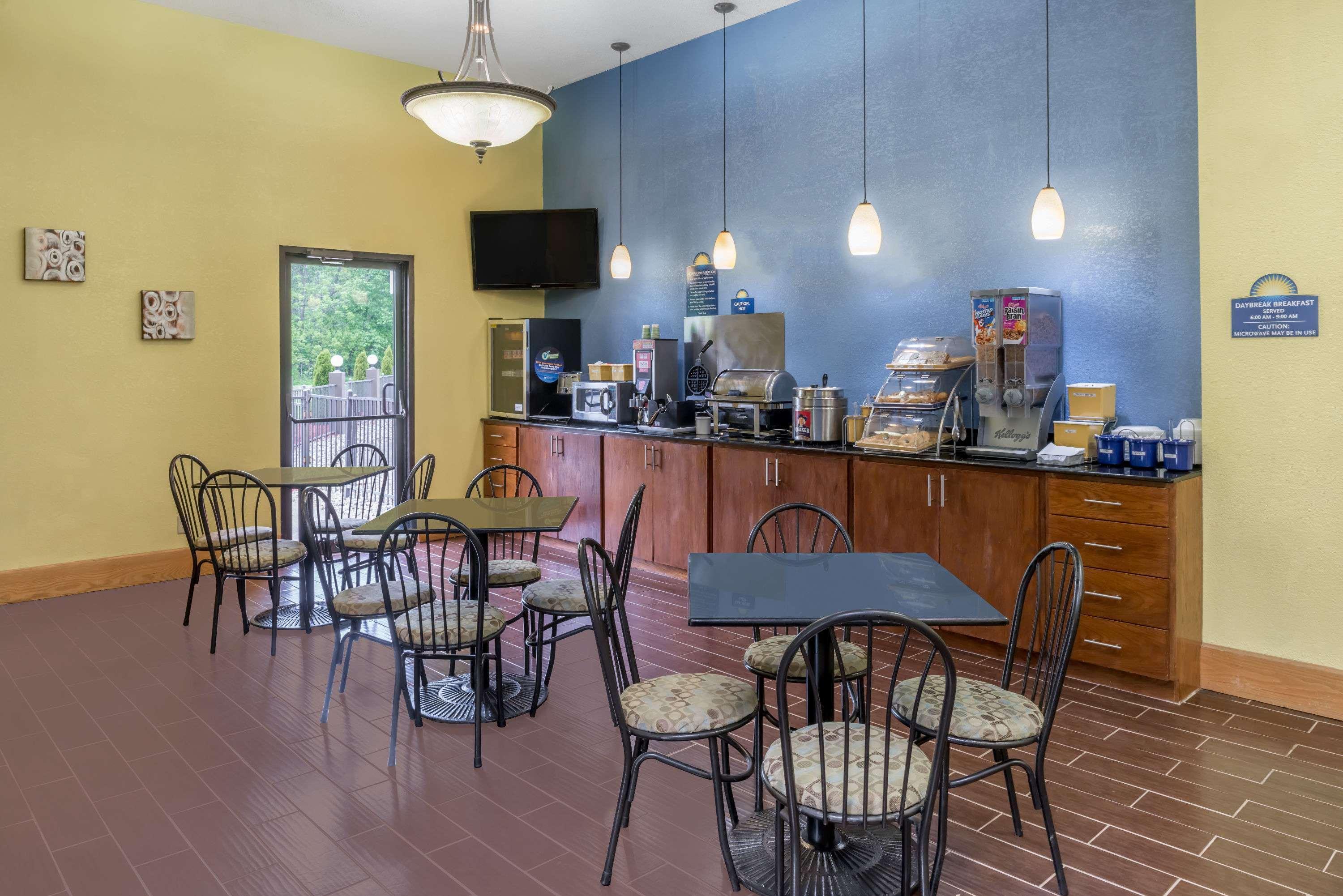 Days Inn & Suites By Wyndham Casey Eksteriør bilde